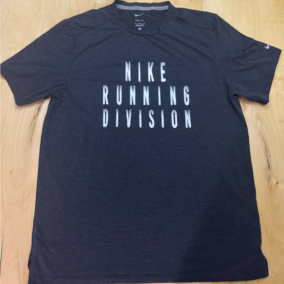 Nike Rise 365 Running Division
Men's Dri-FIT Short-Sleeve Running Top - Picture 1 of 8